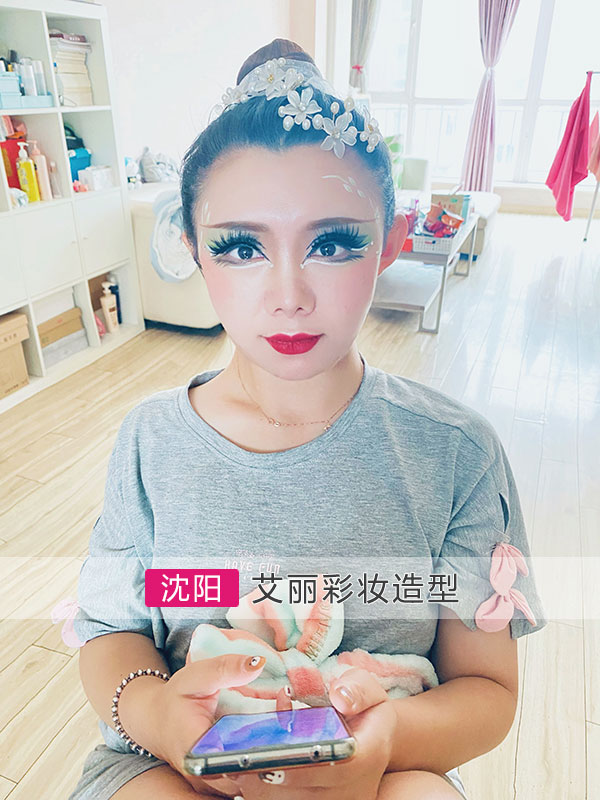 沈陽藝術考試跟妝